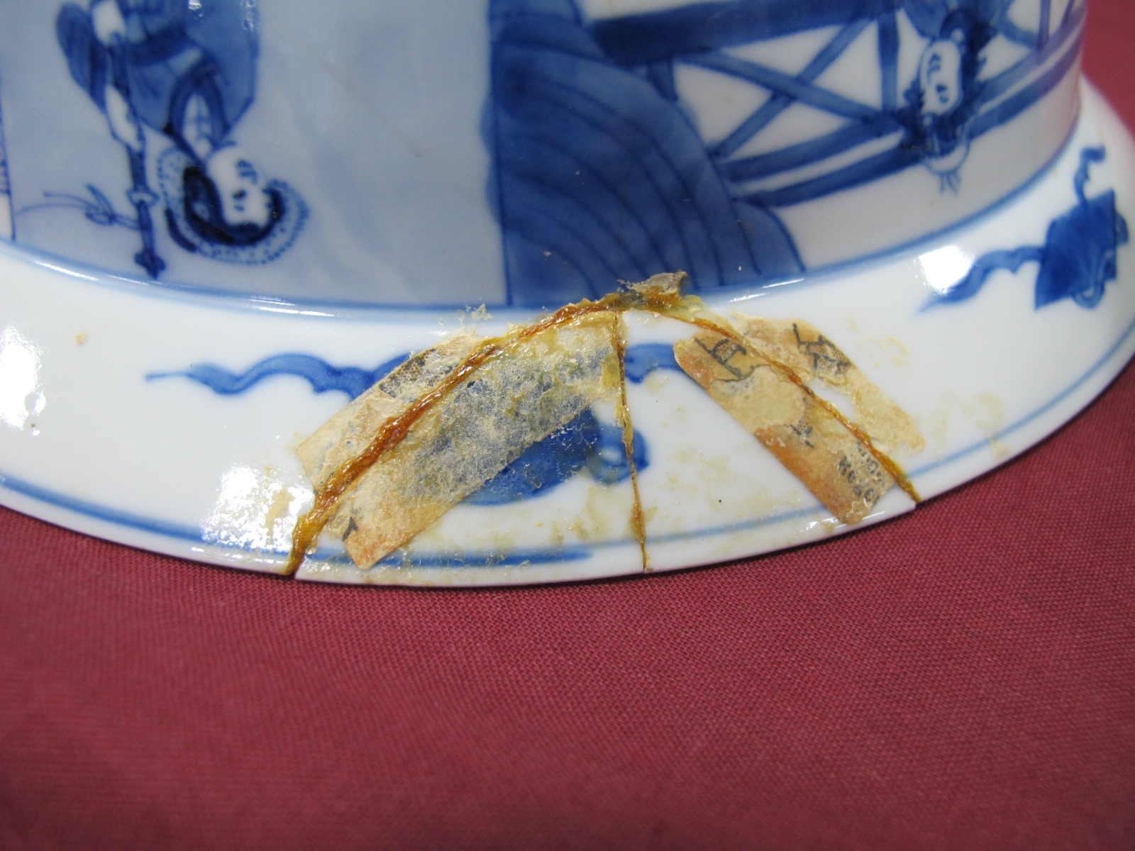 An XVIII Century Chinese Porcelain Klapmuts Bowl, of circular form with outcurved rim painted in - Image 5 of 6