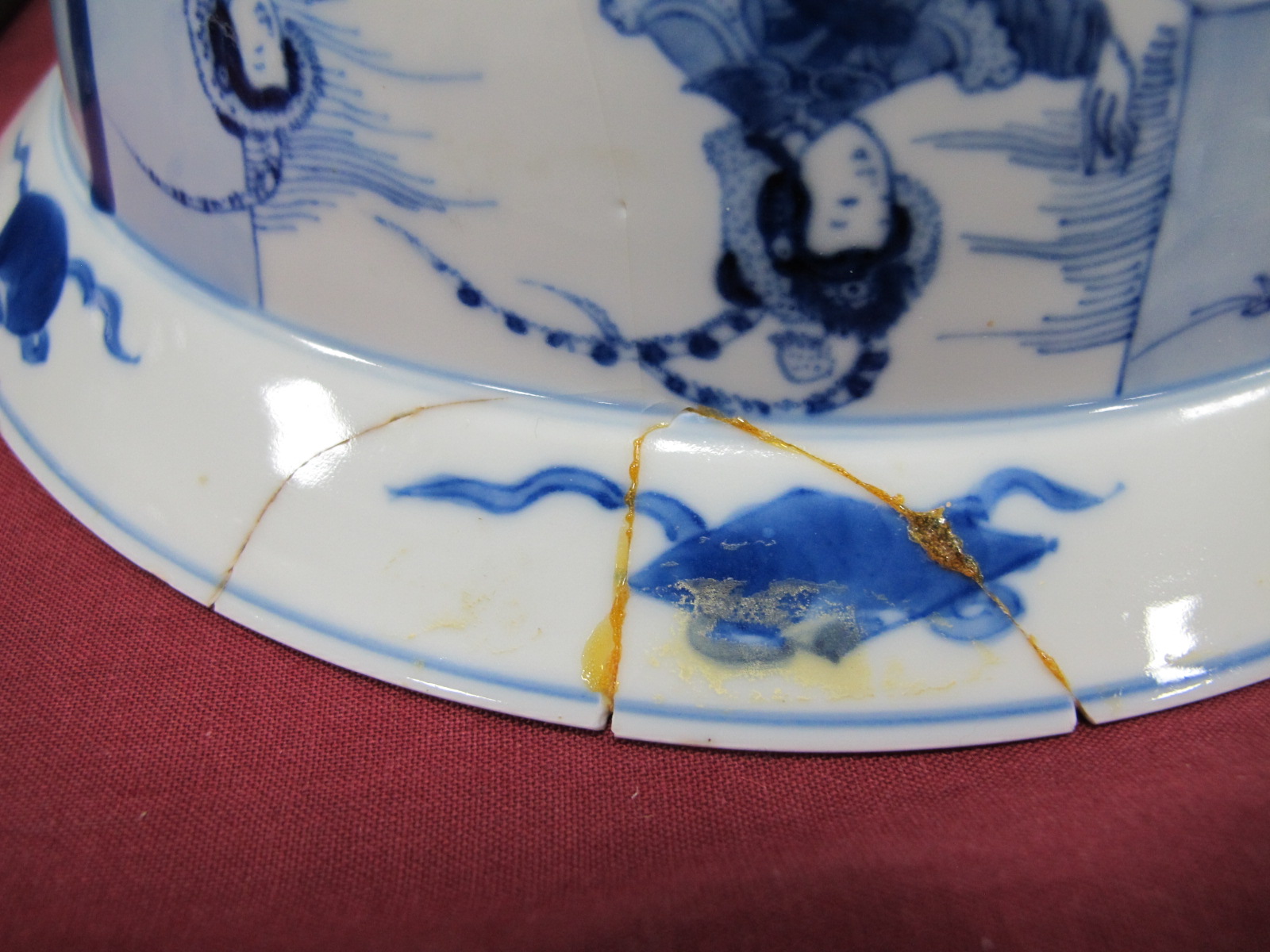 An XVIII Century Chinese Porcelain Klapmuts Bowl, of circular form with outcurved rim painted in - Image 6 of 6