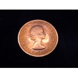 Queen Elizabeth II Gold Sovereign, 1968, (8.0g).