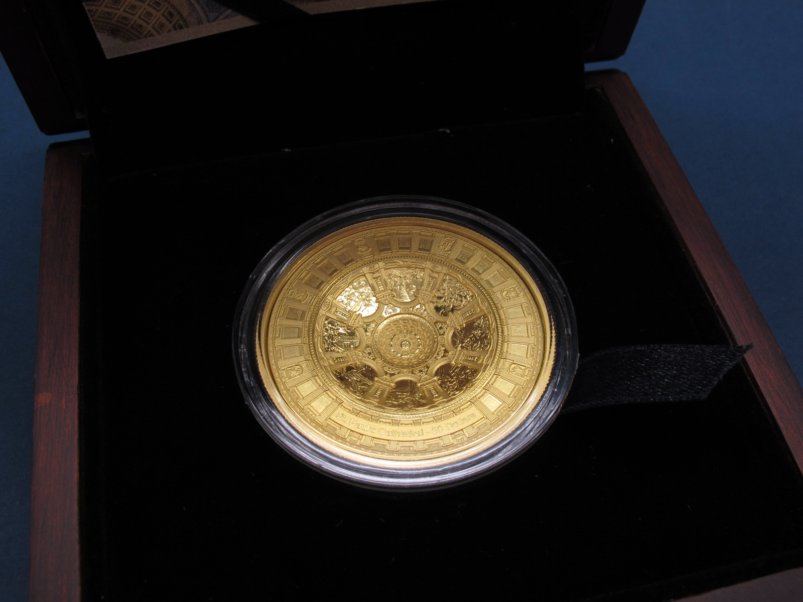 Solomon Islands 2019 .999 Gold Proof Coin 'St Paul's Cathedral - London', 100g, diameter 45mm.