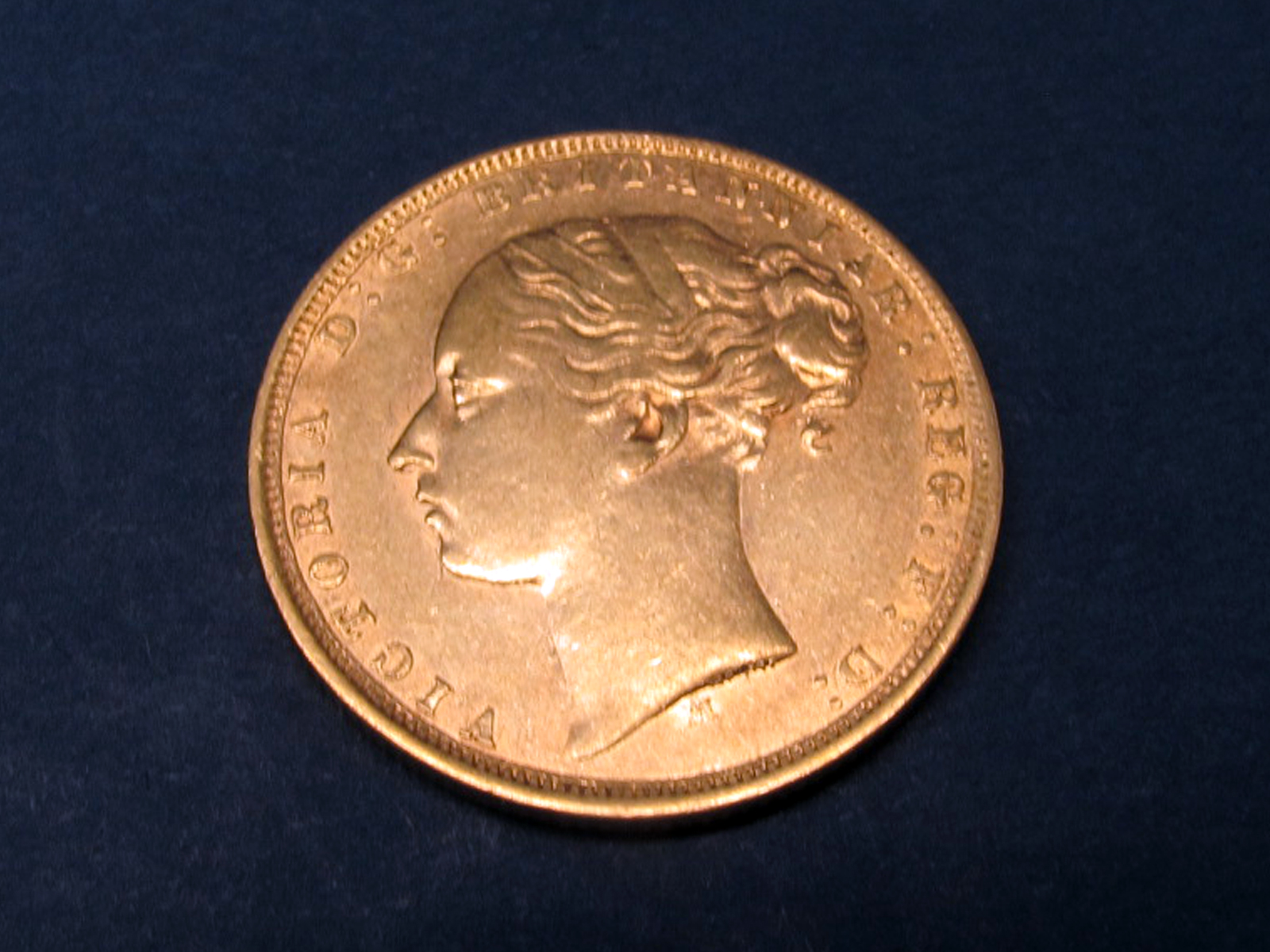 Queen Victoria Young Head Sovereign 1875 'M', (8.0g).