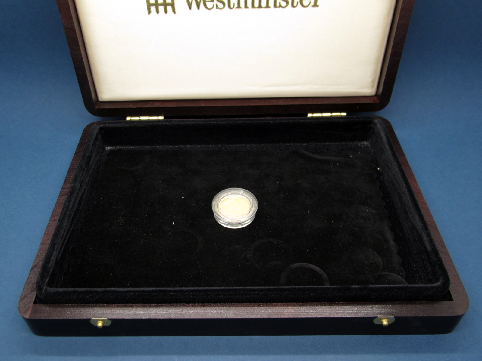 Queen Elizabeth II Gold Sovereign 1987, (8.0g); together with a Westminster Coin Collector Case.