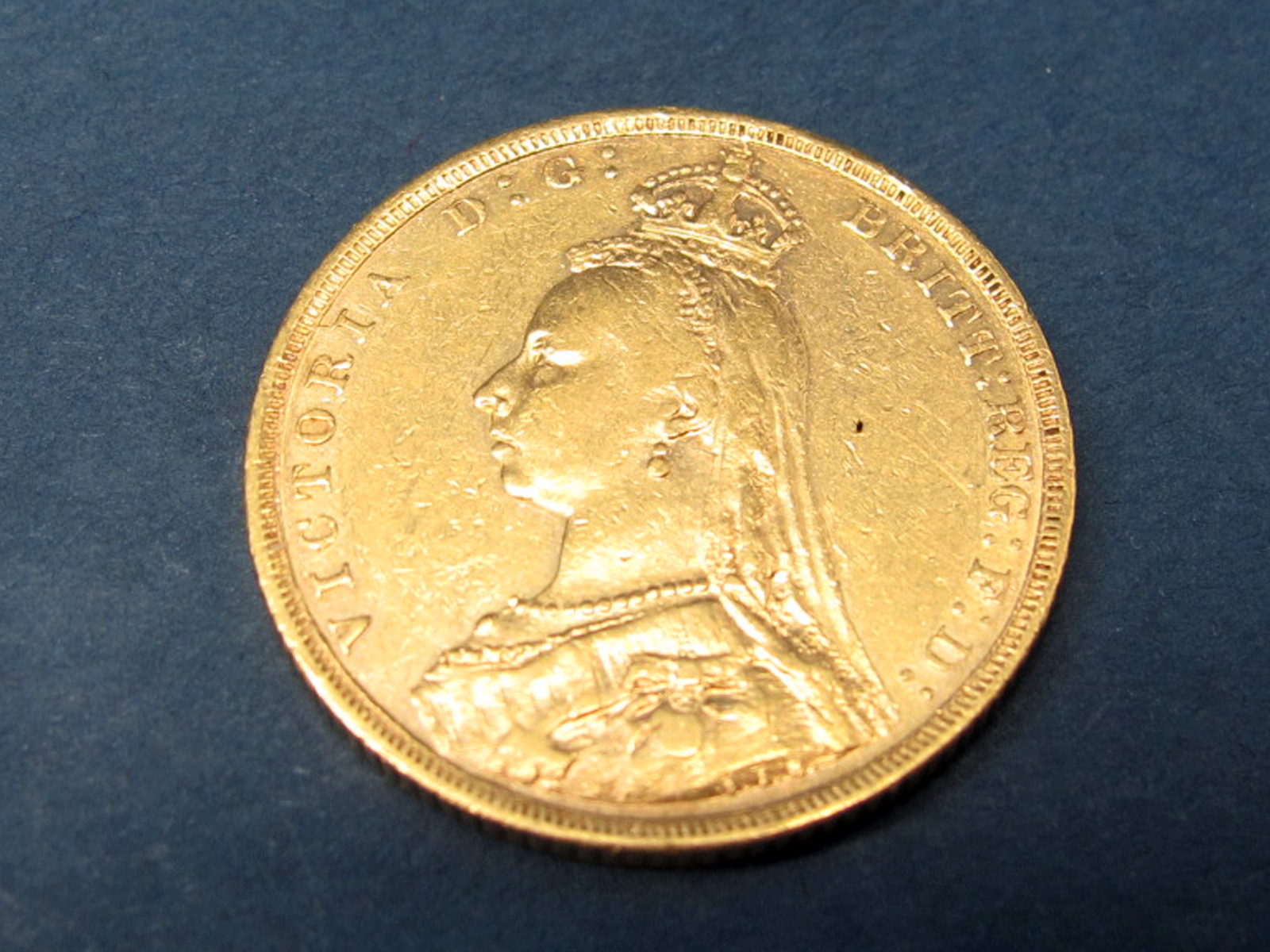 Queen Victoria Jubilee Head Gold Sovereign, 1889 'M', accompanied by Westminster C.O.A., (8.0g).