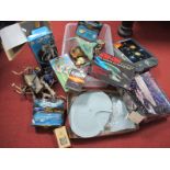 A Quantity of Mainly Modern Sci-fi Related Toys, including Independence Day Alien Supreme