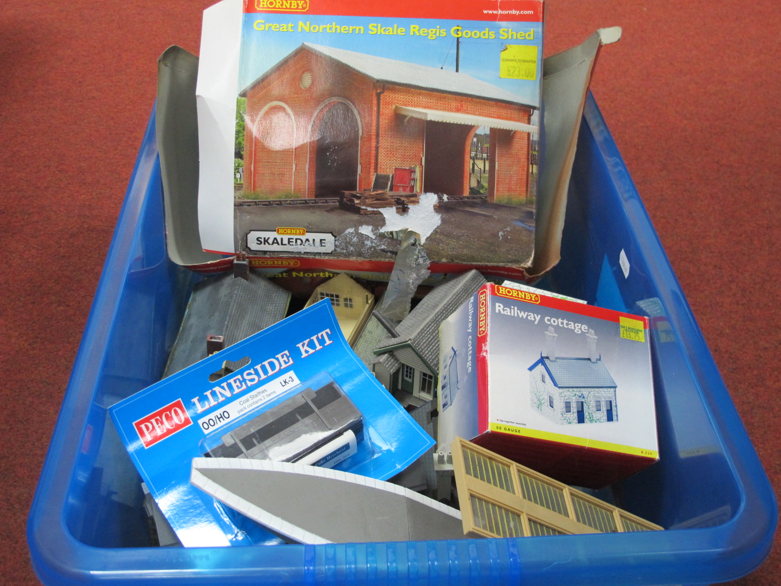 A Quantity of "OO" Scale Model Railway Lineside Buildings by Hornby/Skaledale and Others, stations