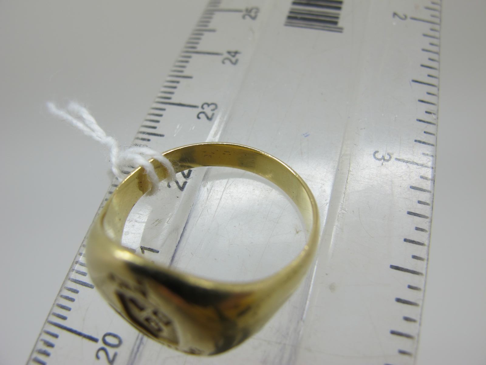 A Gent's Signet Ring, with "Festina Lente"? seal engraved oval panel, (finger size P½), (8 grams). - Image 4 of 6