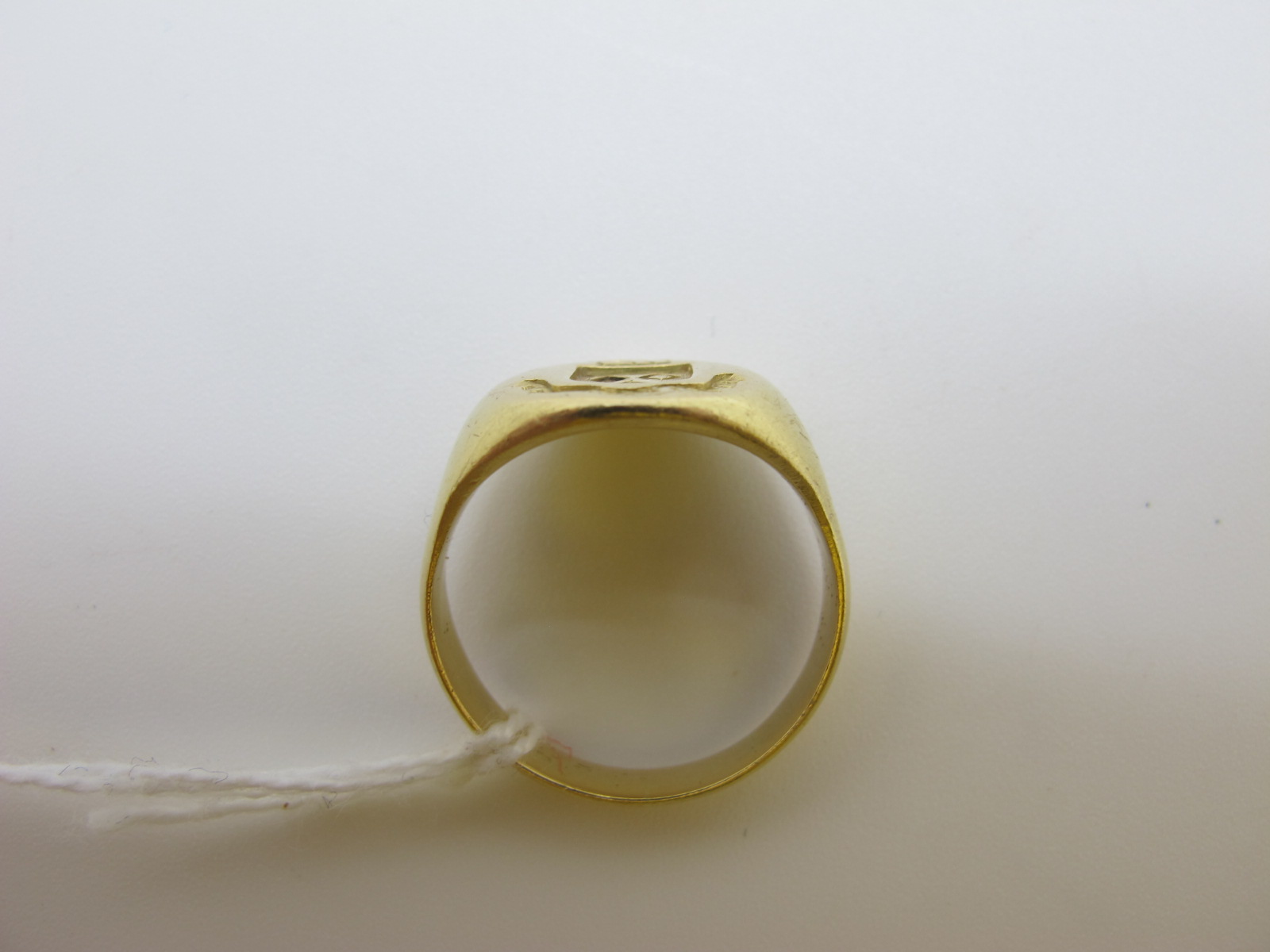 A Gent's Signet Ring, with "Festina Lente"? seal engraved oval panel, (finger size P½), (8 grams). - Image 5 of 6