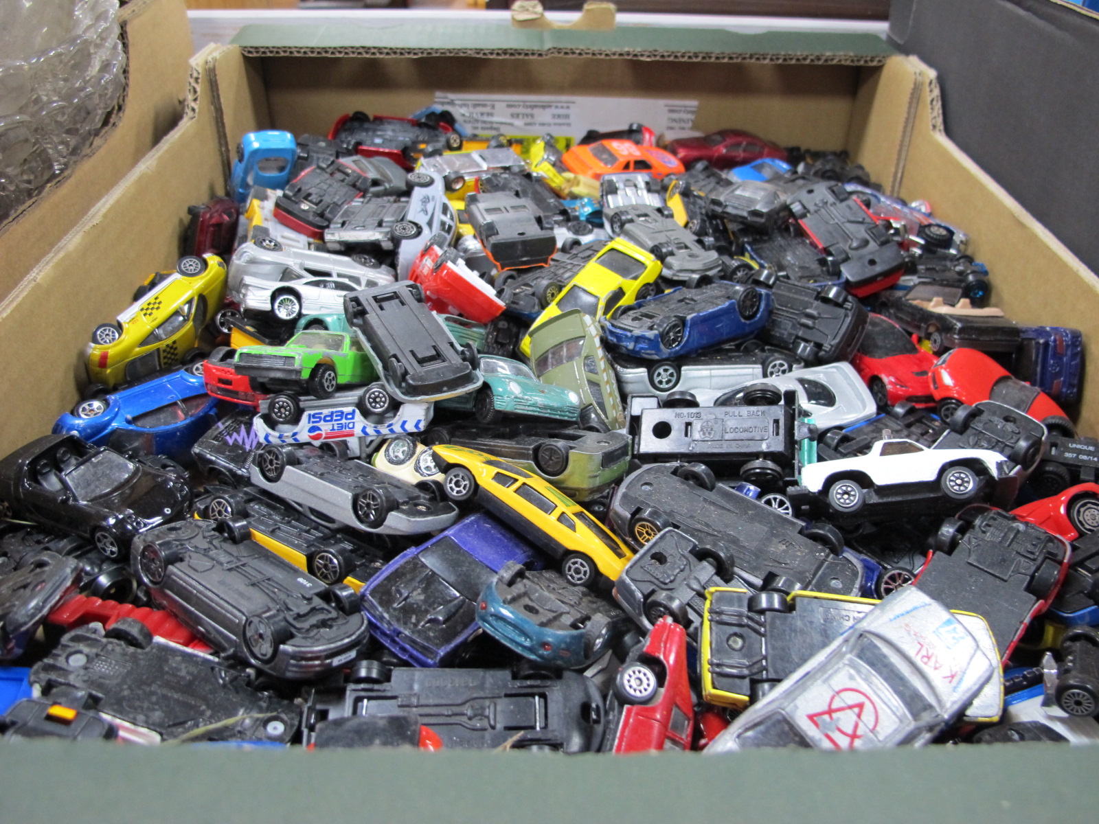 A Large Quantity of Die Cast Model Cars:- One Box