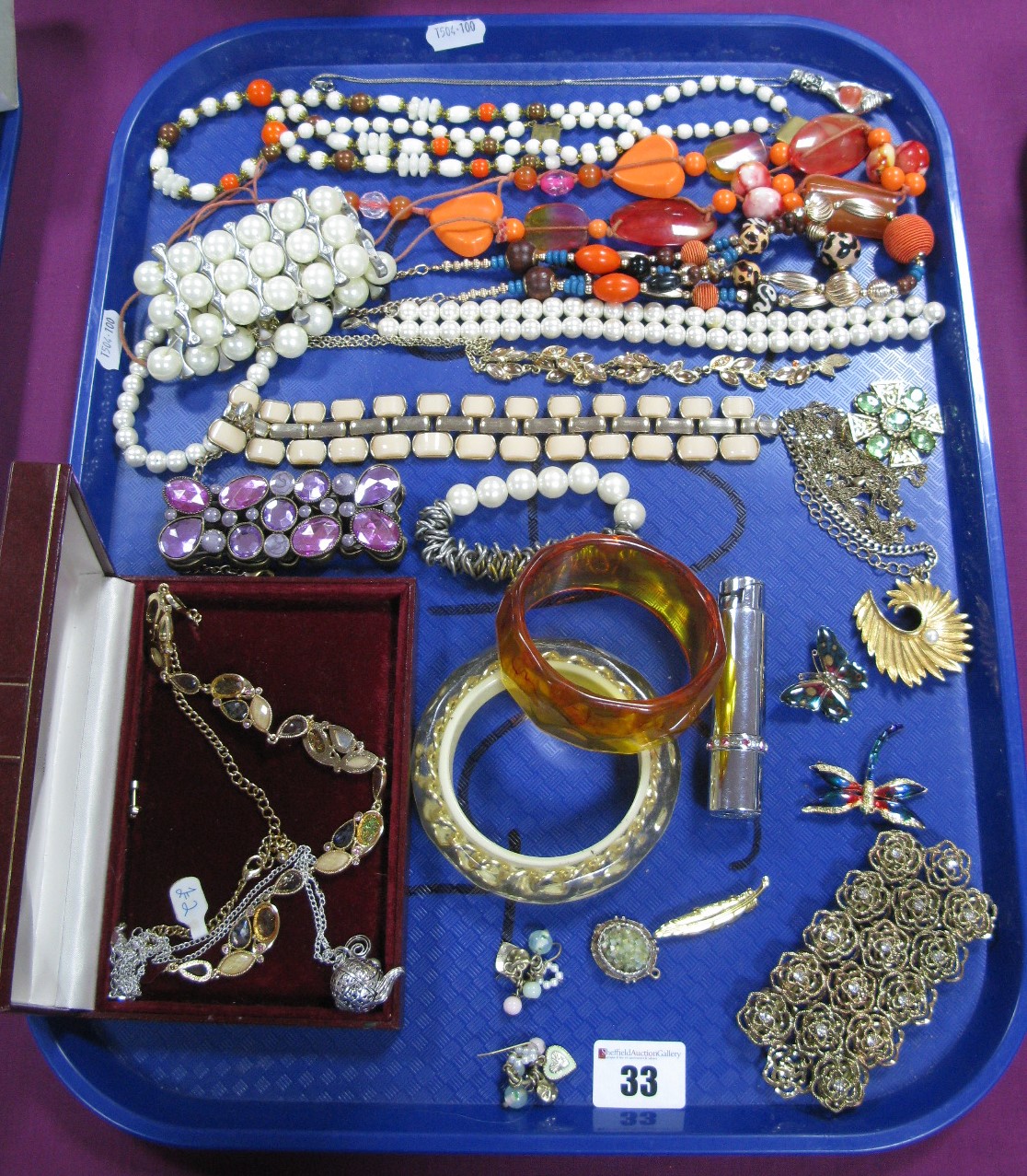 A Selection of Costume Jewellery, including an imitation pearl bead necklace, similar bracelet, a