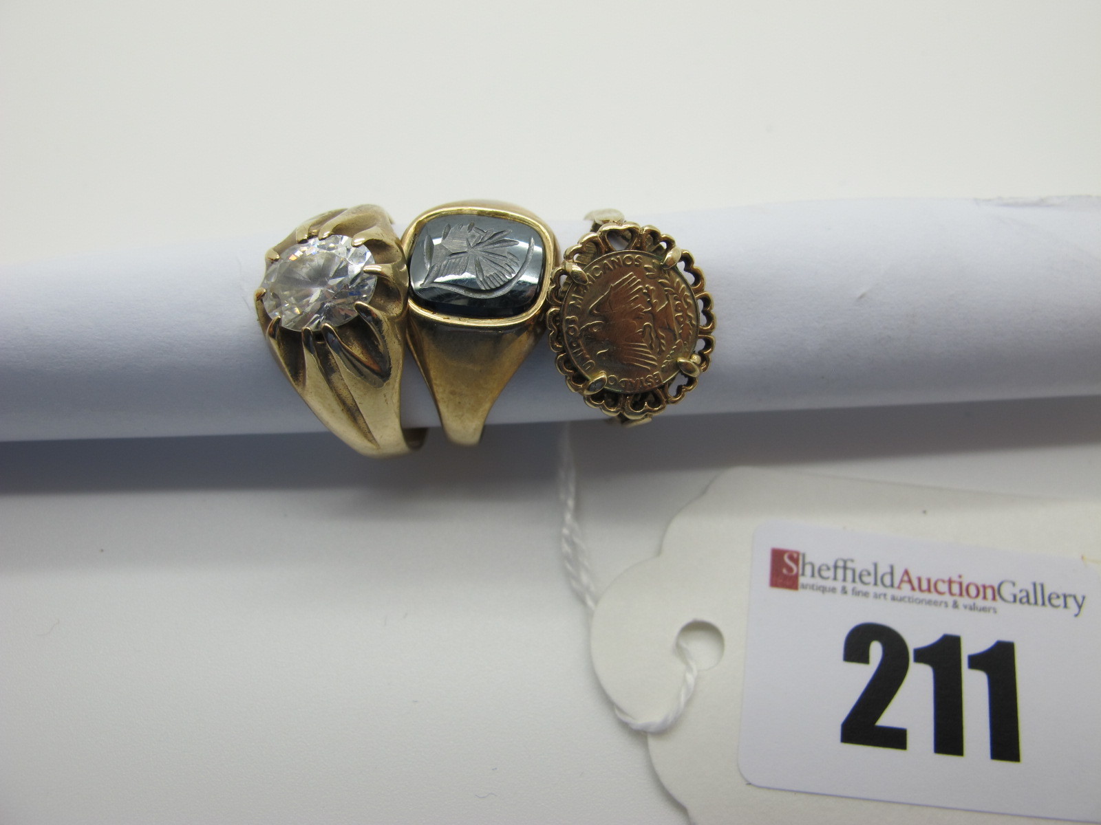 A 9ct Gold Gent's Ring, with inset haematite panel (finger size Q) (2.5g), a 9ct gold single stone