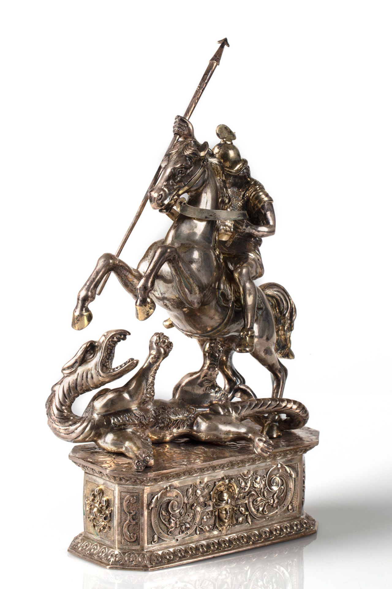 A EUROPEAN SILVER-PLATED FIGURE OF ST. GEORGE SLAYING THE DRAGON, LATE 19TH-EARLY 20TH CENTURY - Bild 2 aus 2
