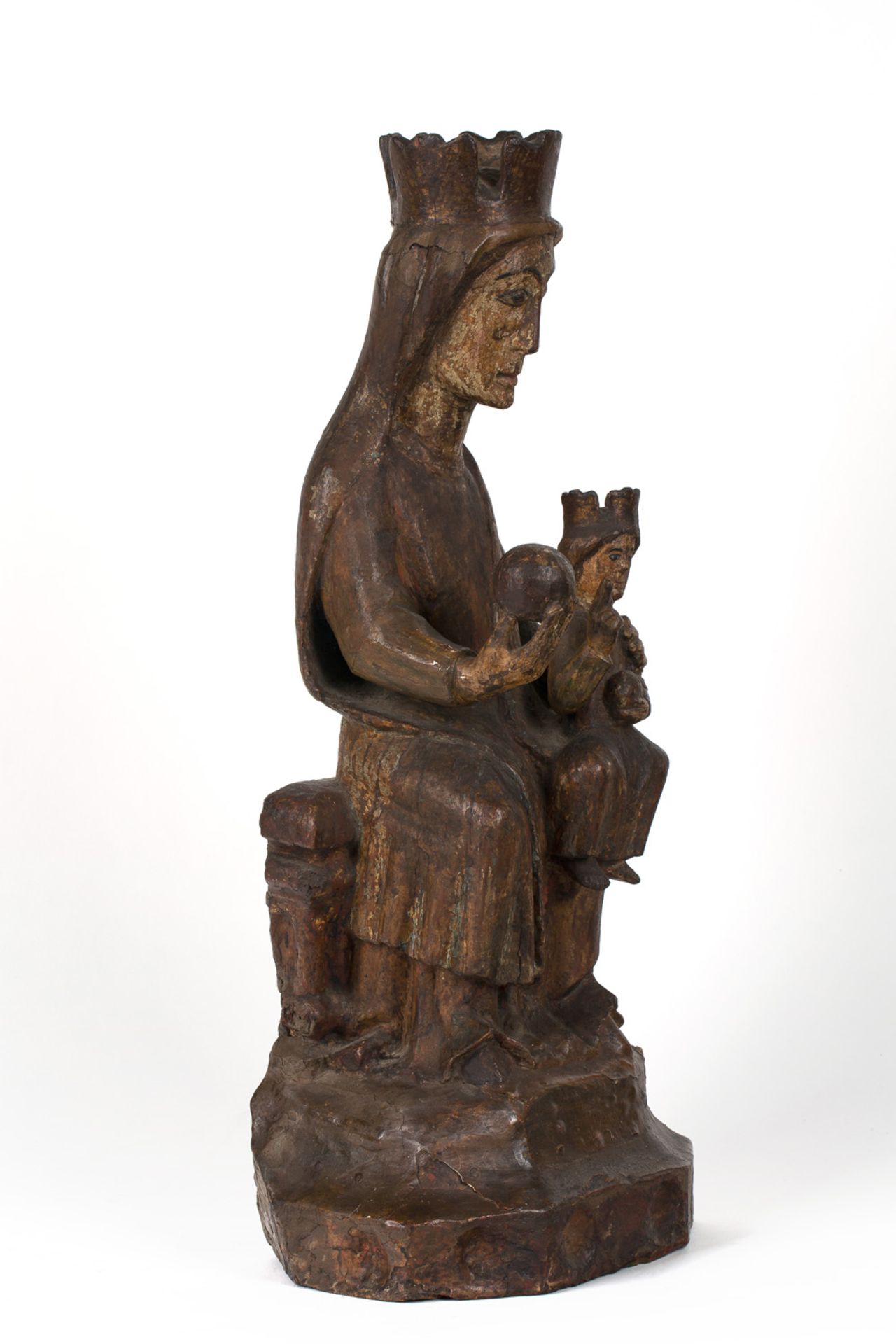 A NORTHERN SPANISH SCULPTURE OF THE ENTHRONED VIRGIN AND CHILD, CIRCA 1200 - Bild 2 aus 5