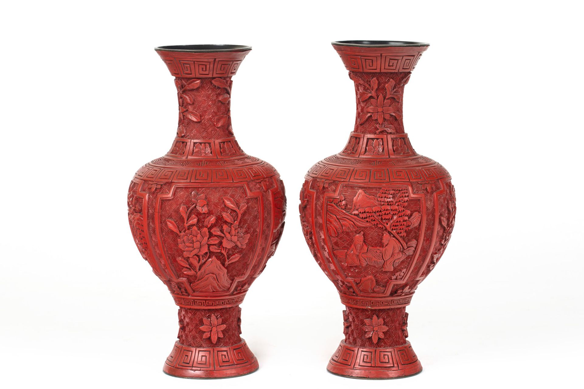 A PAIR OF CHINESE CARVED CINNABAR LACQUER VASES, 18TH-19TH CENTURY - Bild 2 aus 5
