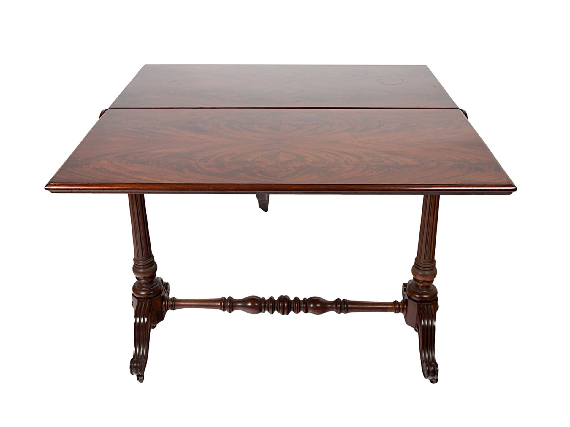 A WOODEN DINING TABLE, 19TH CENTURY