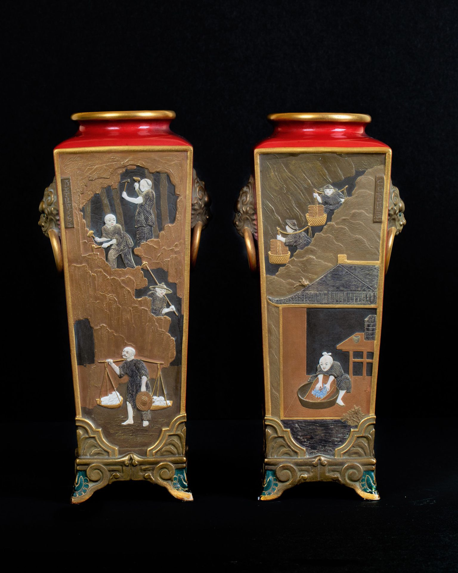 A PAIR OF JAPANOISERIE PORCELAIN VASES, WORCESTER ROYAL PORCELAIN WORKS, EARLY 20TH CENTURY - Bild 3 aus 6