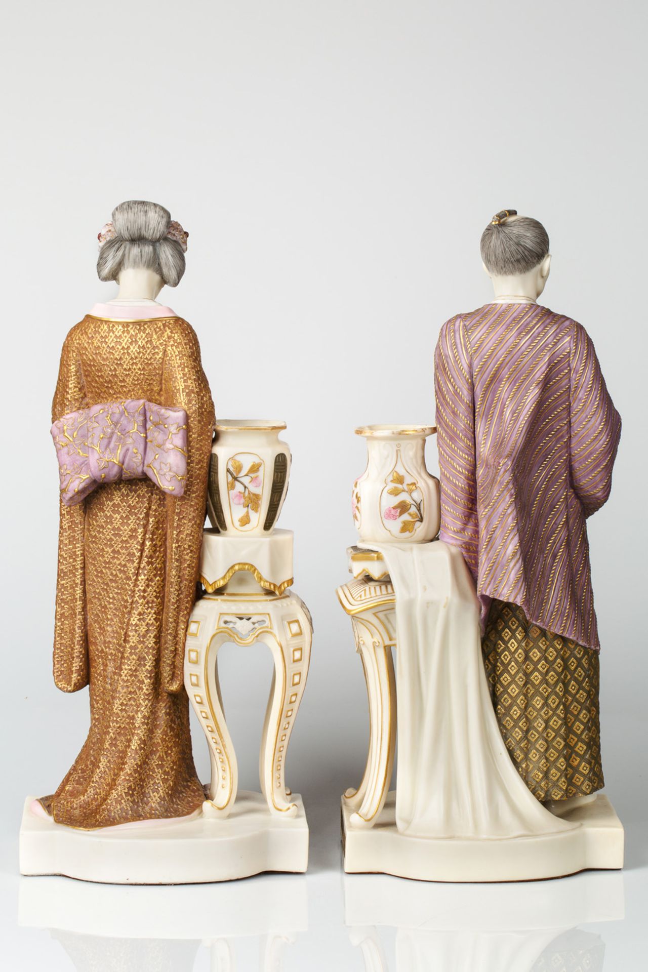 A PAIR OF FIGURES OF A JAPANESE MAN AND WOMAN AFTER JAMES HADLEY (BRITISH 19TH CENTURY) - Bild 2 aus 6