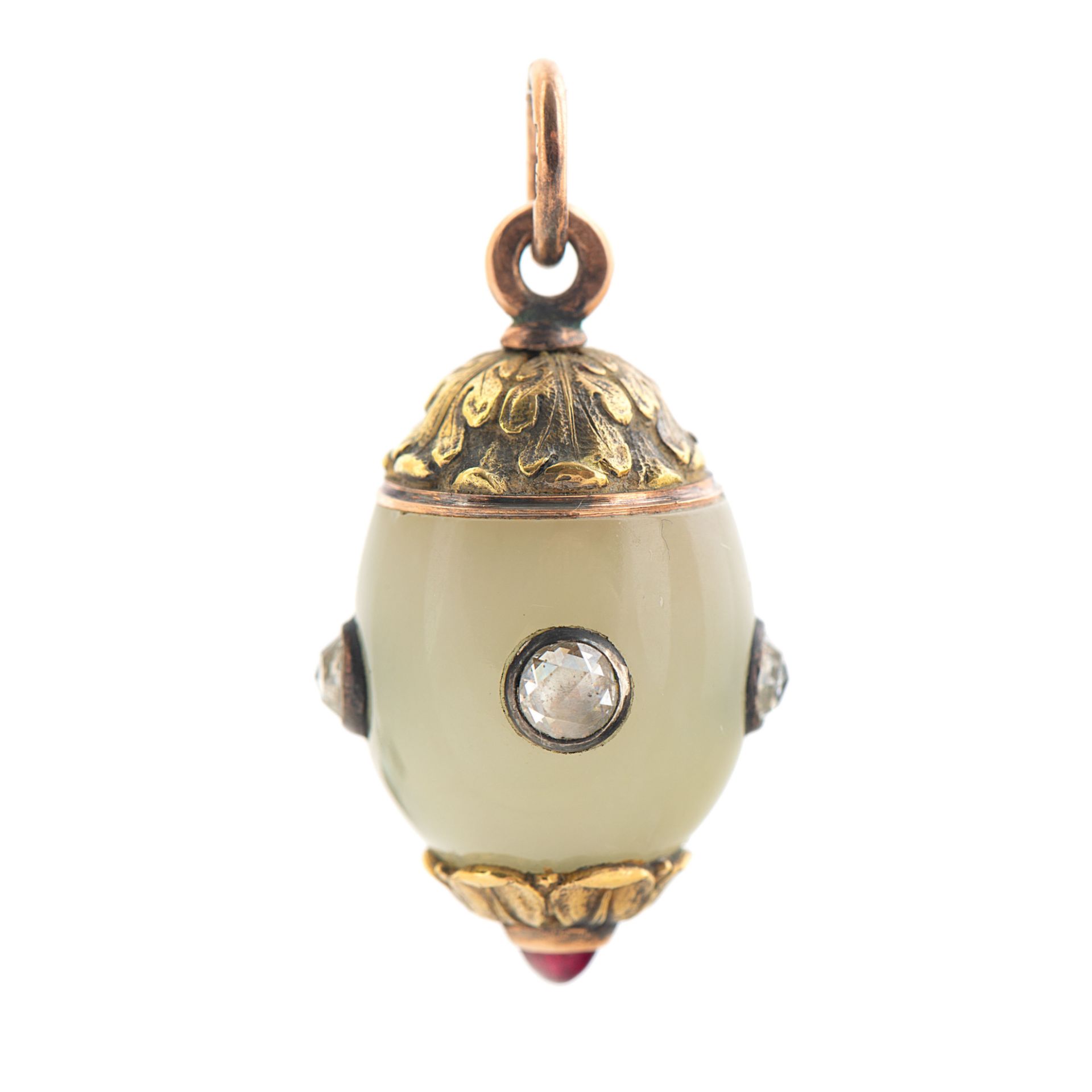 A FABERGE GOLD-MOUNTED BOWENITE AND DIAMOND EGG PENDANT, WORKMASTER HENRIK WINGSTROM, ST. PETERSBURG