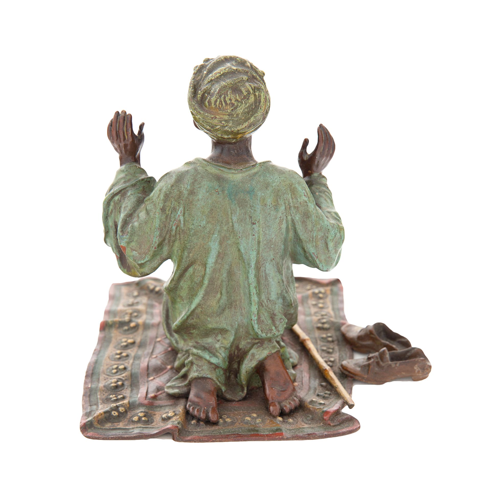 AN AUSTRIAN COLD-PAINTED BRONZE MODEL OF A MAN AT PRAYER, STYLE OF FRANZ BERGMAN, VIENNA, CIRCA 1900 - Bild 3 aus 6