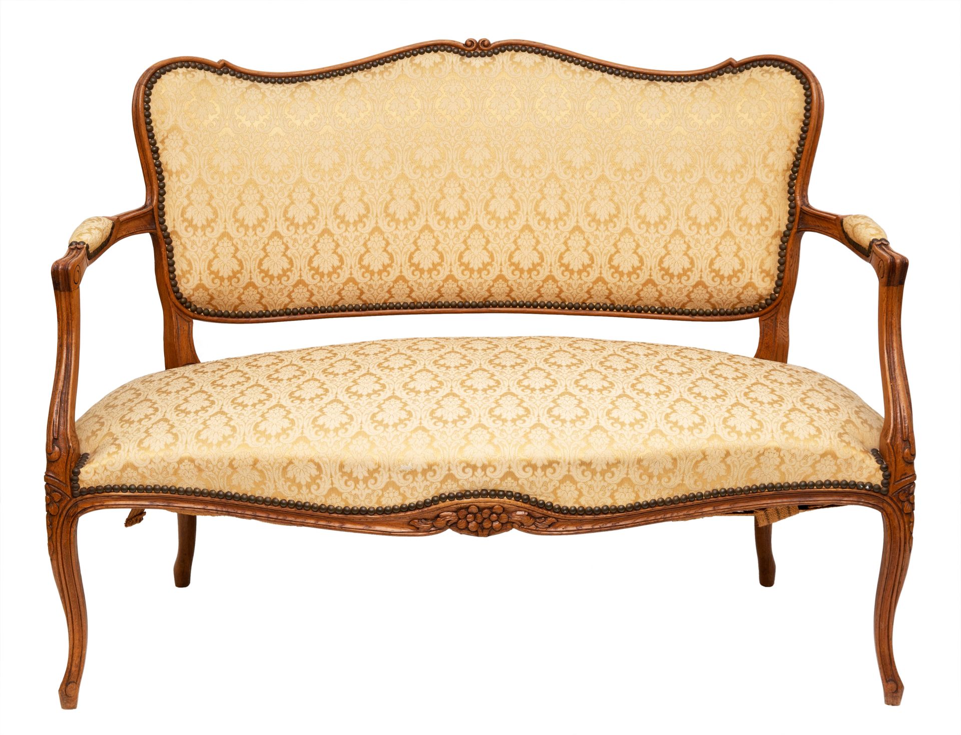 LOUIS XV-STYLE CARVED WALNUT SILK-DAMASK UPHOLSTERED FOUR-PIECE PARLOR SUITE, LATE 19TH CENTURY - Bild 3 aus 3