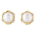 18KT NATURAL MABE PEARL AND GOLD EAR CLIPS