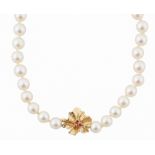 PEARL AND 4K GOLD FLOWER NECKLACE