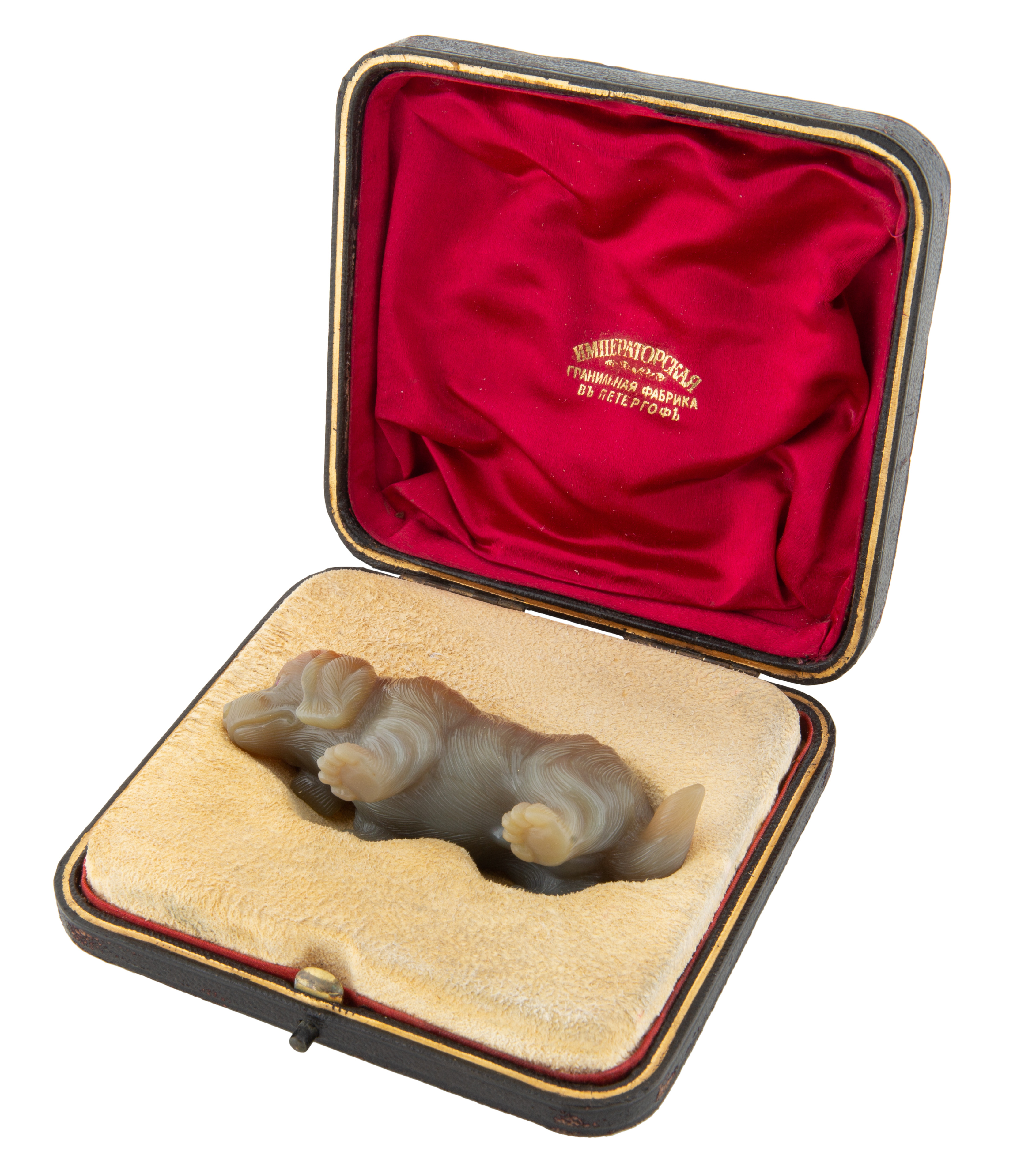 A RUSSIAN AGATE CARVING OF A DOG, WITH ORIGINAL BOX, IMPERIAL LAPIDARY FACTORY, PETERHOF, 19TH CENTU