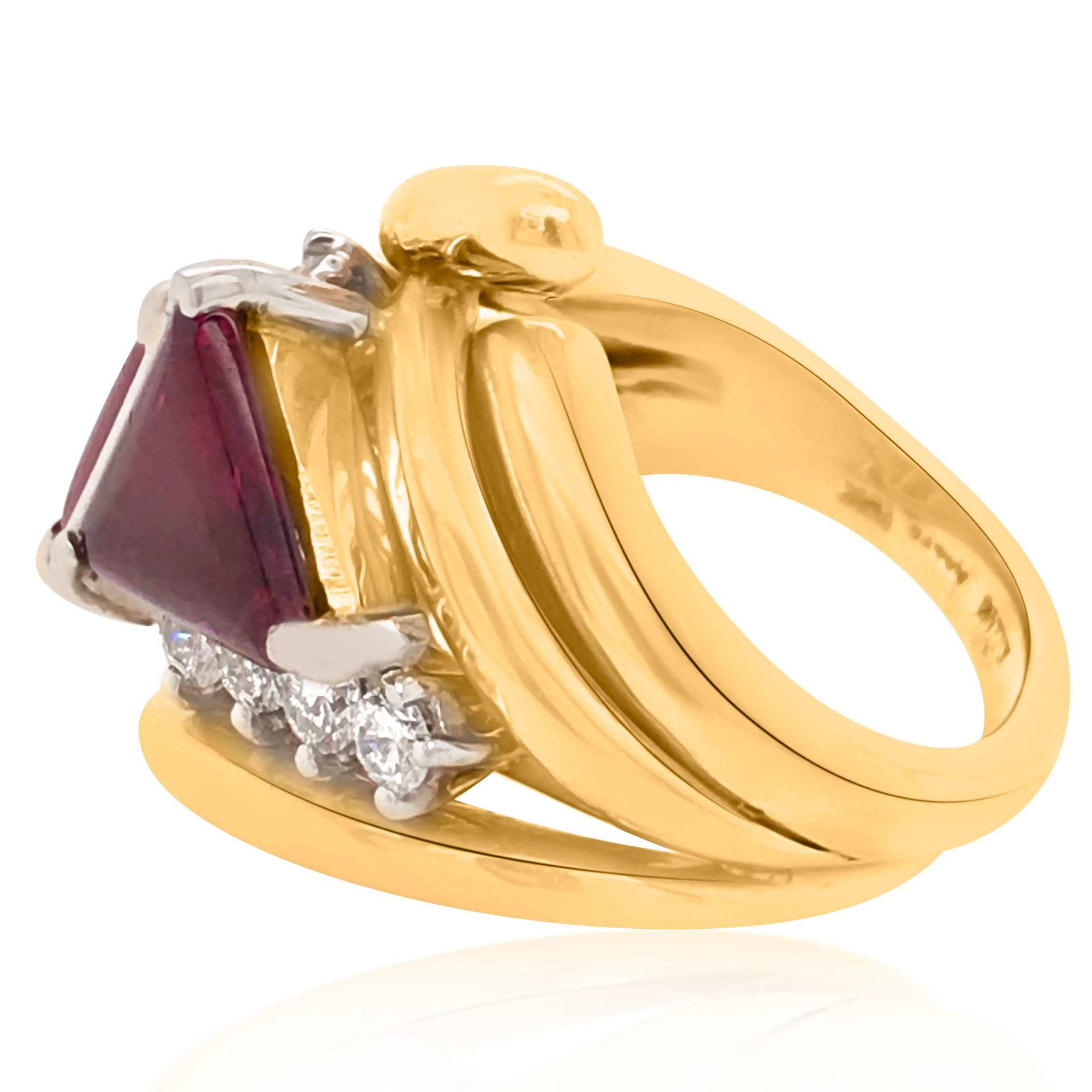 18K GOLD RING WITH RUBY AND DIAMONDS - Image 4 of 5