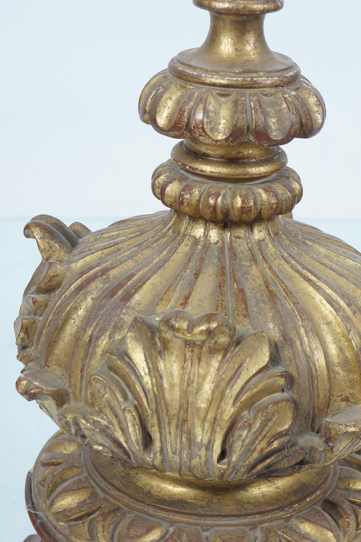 PAIR OF CARVED GILT WOOD TABLE LAMPS - Image 3 of 4