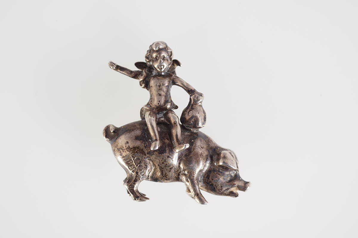 STERLING SILVER CHERUB MOUNTED ON A PIG - Image 2 of 6