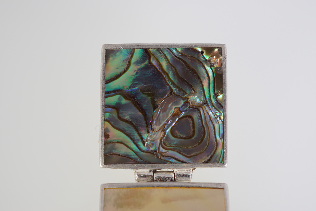 SILVER MOTHER O'PEARL 3 PANEL PENDANT - Image 3 of 8