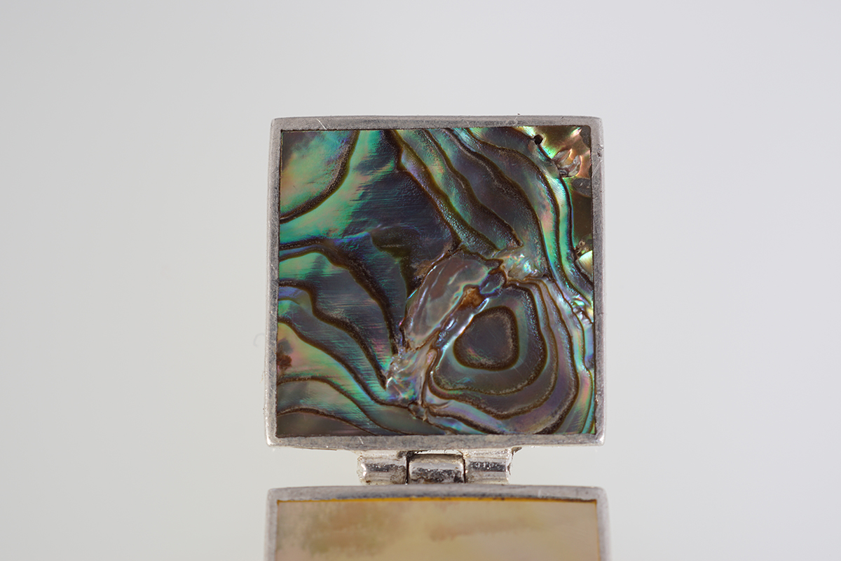 SILVER MOTHER O'PEARL 3 PANEL PENDANT - Image 4 of 8