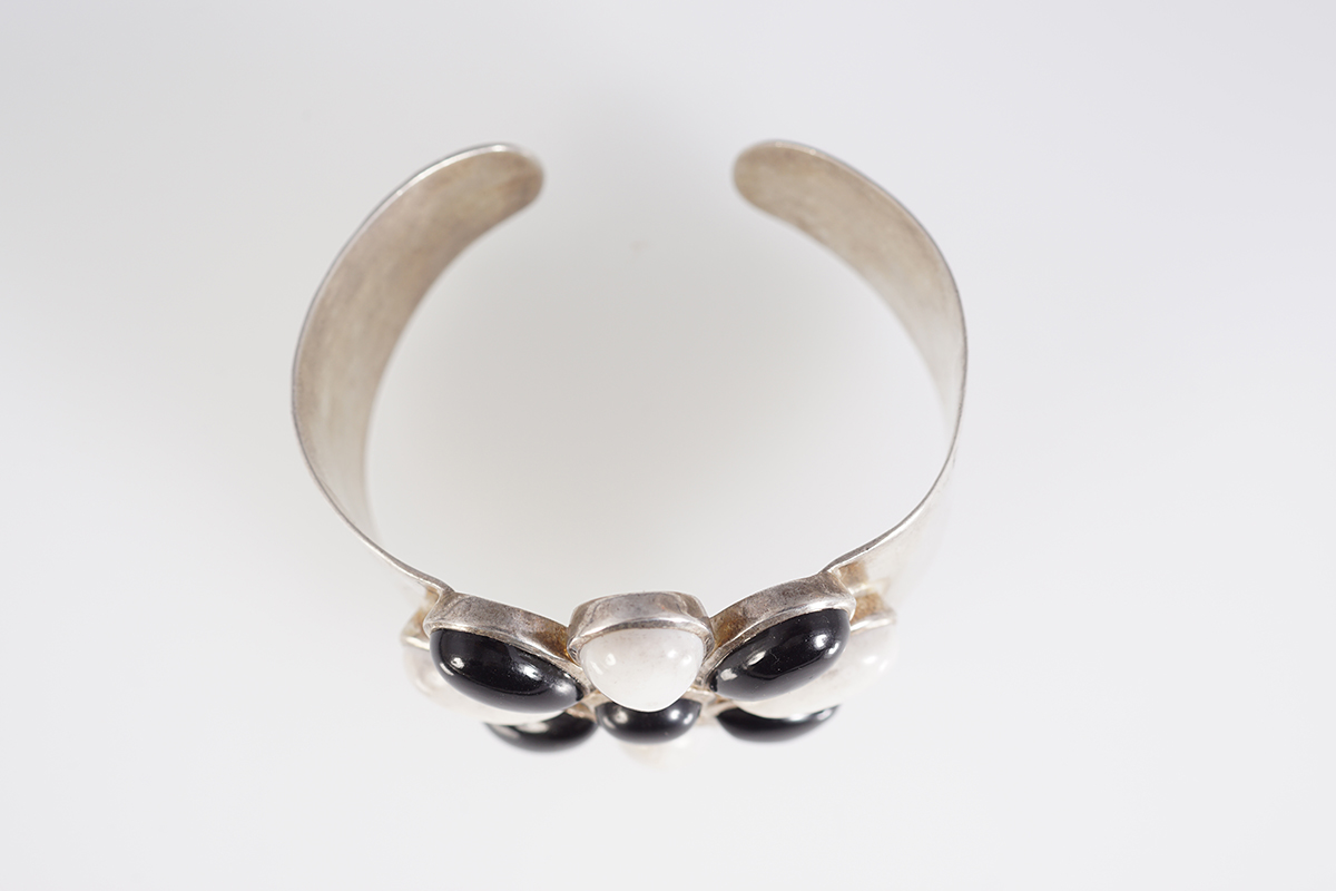 DESIGNER SILVER AND ENAMELLED BRACELET - Image 4 of 4