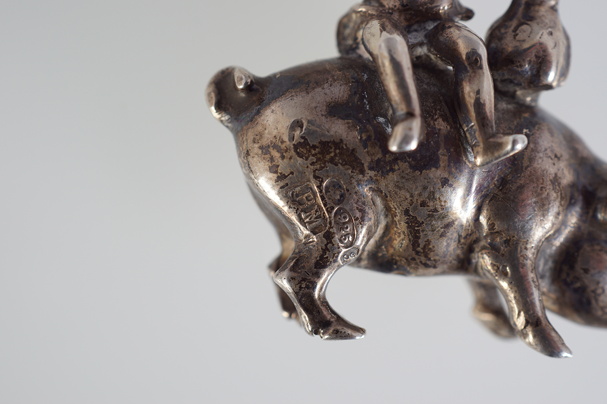 STERLING SILVER CHERUB MOUNTED ON A PIG - Image 4 of 6