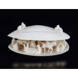 19TH-CENTURY CHINESE CARVED IVORY CLAM SHELL