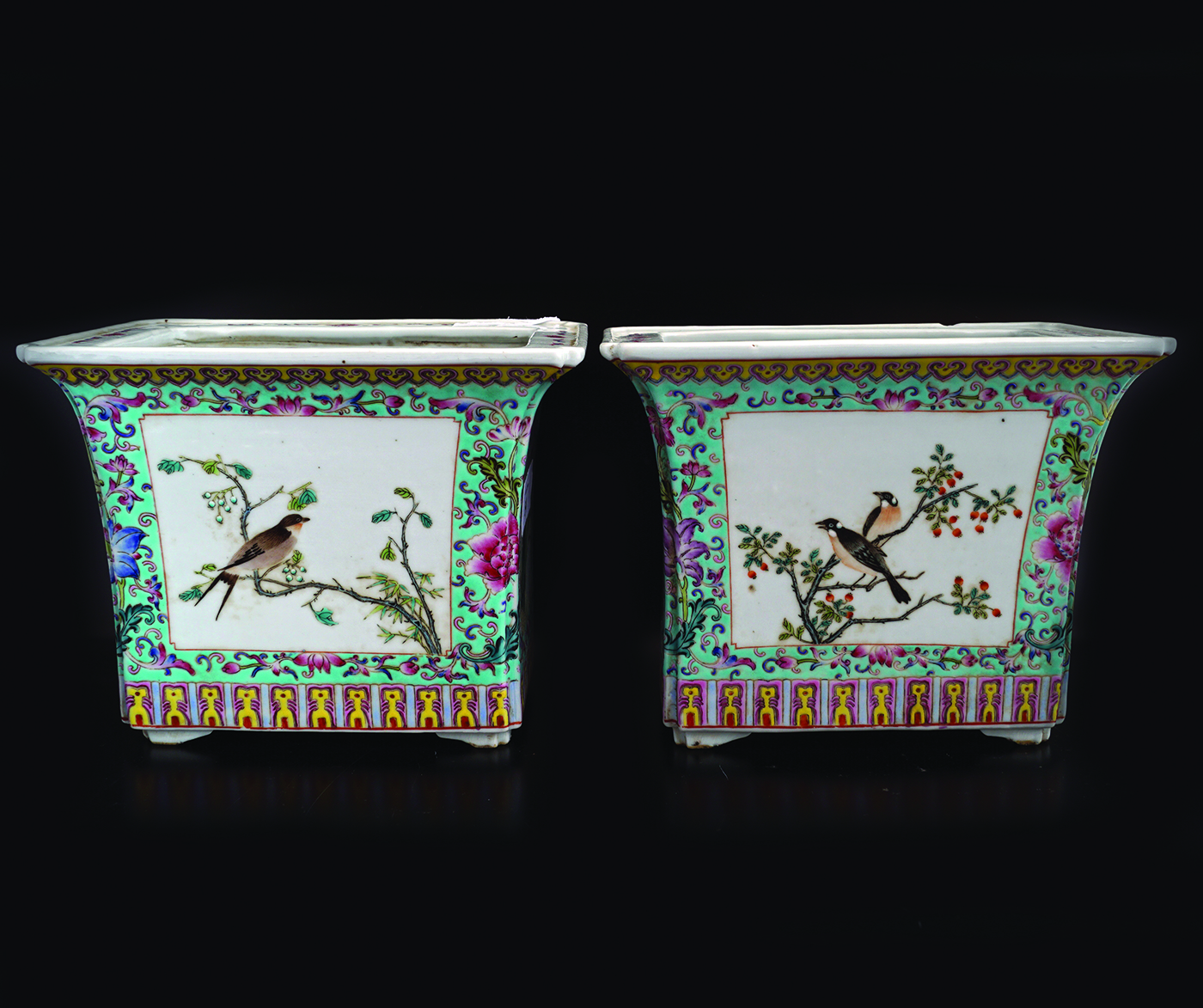 PAIR OF CHINESE QING PERIOD FAMILLE ROSE ENAMELLED JARDINIERES