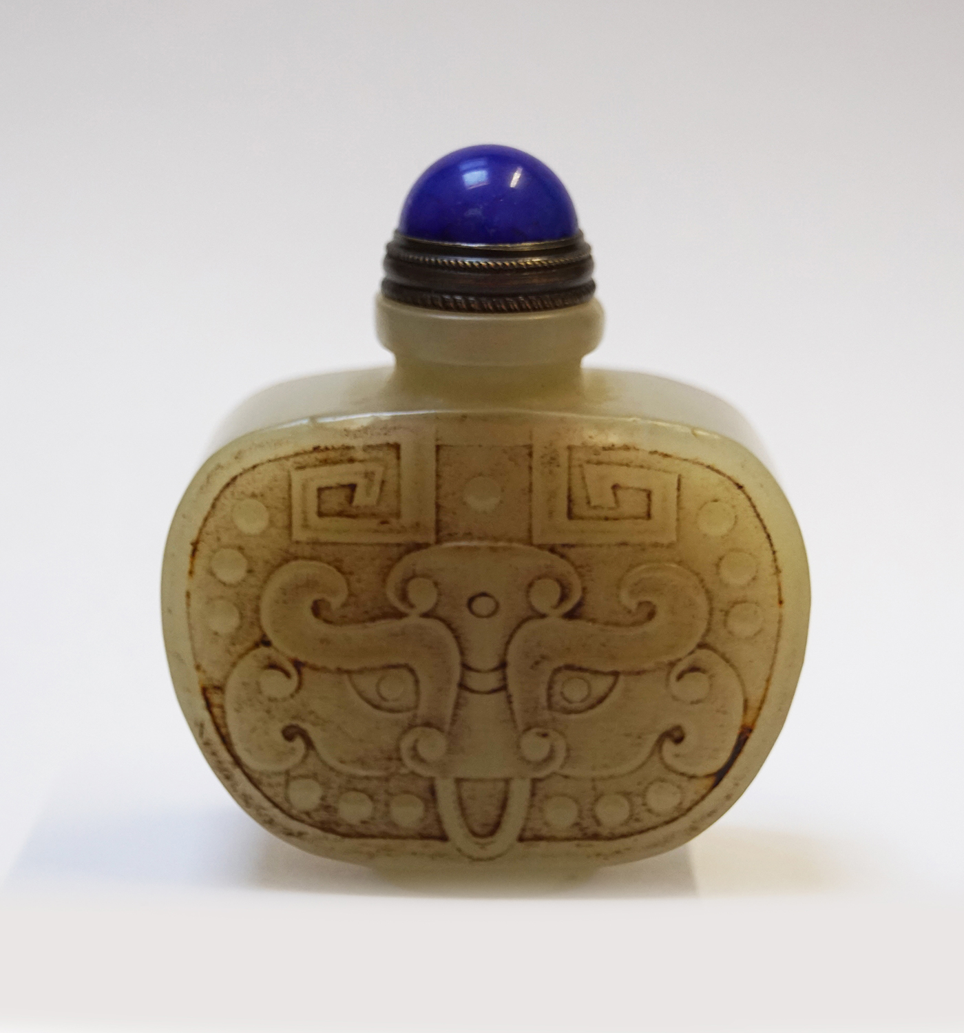 CHINESE QING PERIOD JADE SNUFF BOTTLE