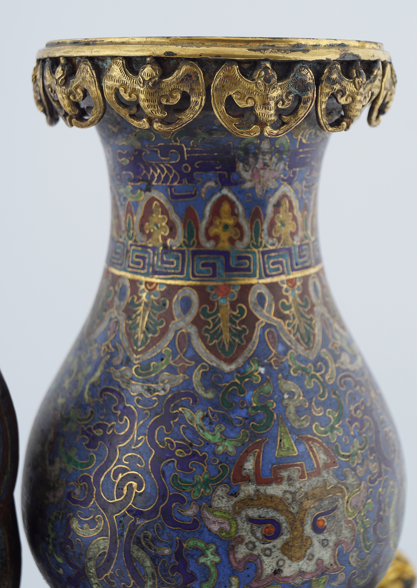 CHINESE QING PERIOD CLOISONNÉ ZOOMORPHIC VASE - Image 3 of 9