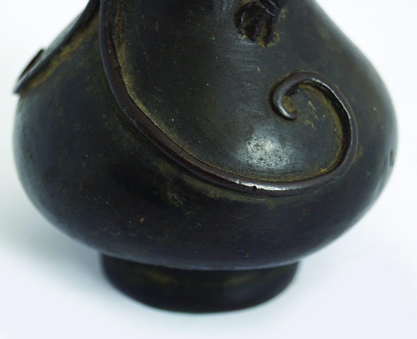 17TH-CENTURY CHINESE BRONZE VASE - Image 5 of 6