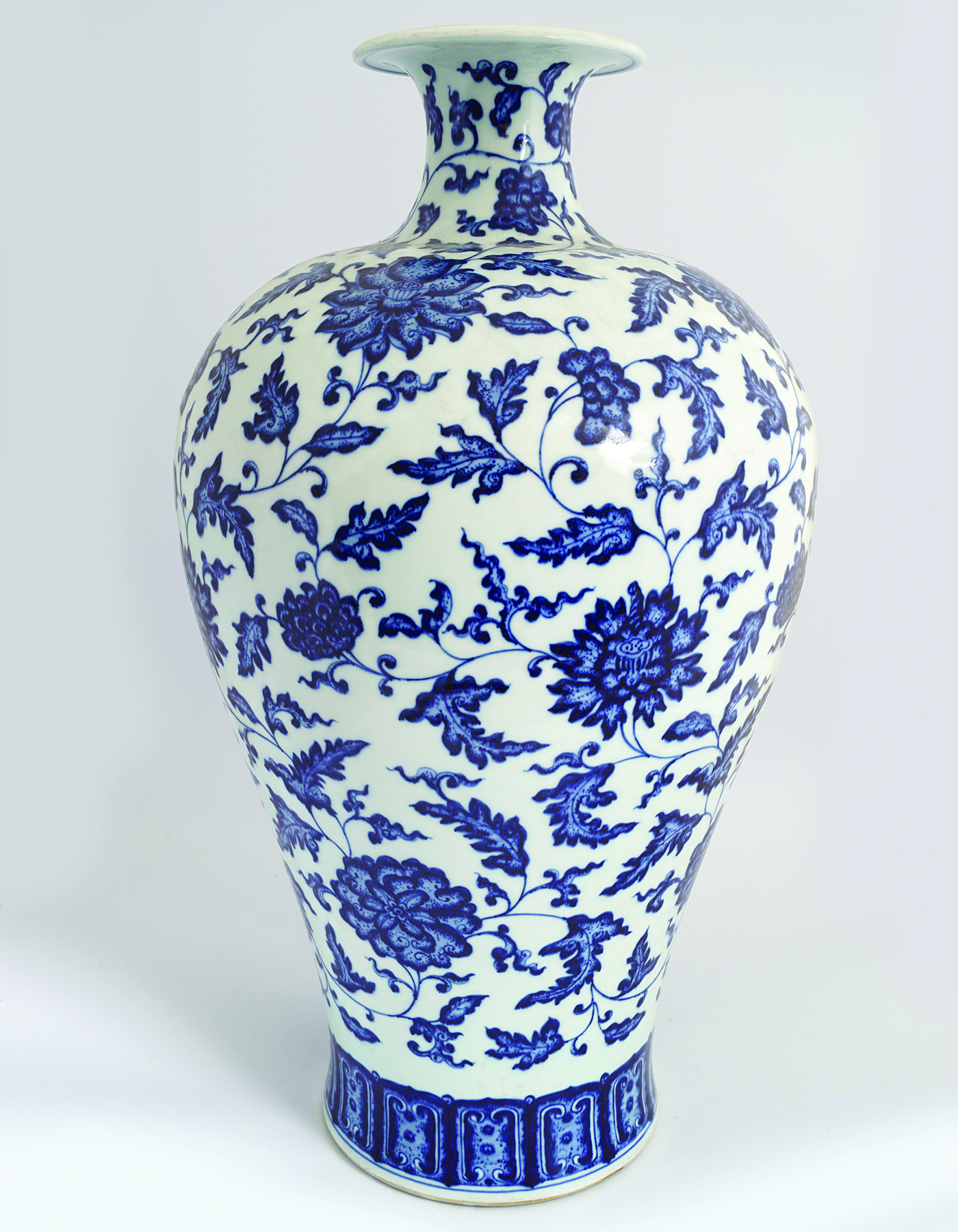 CHINESE QING PERIOD MEIPING BLUE & WHITE VASE