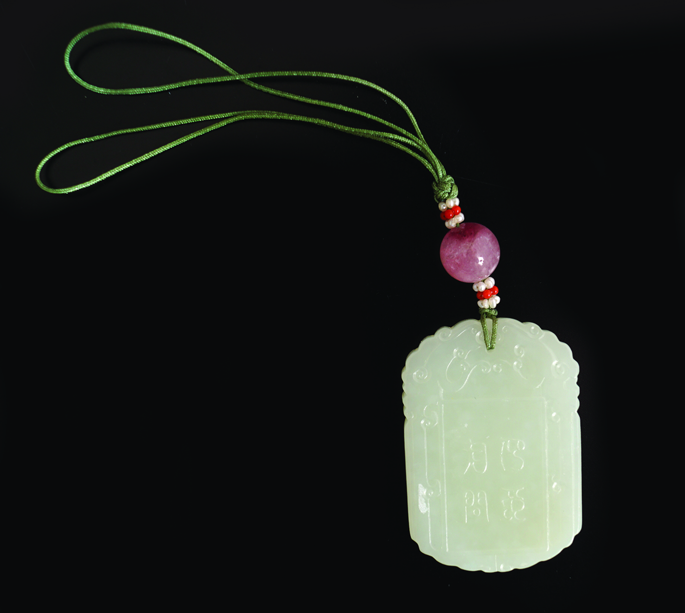 CHINESE QING PERIOD WHITE JADE PENDANT