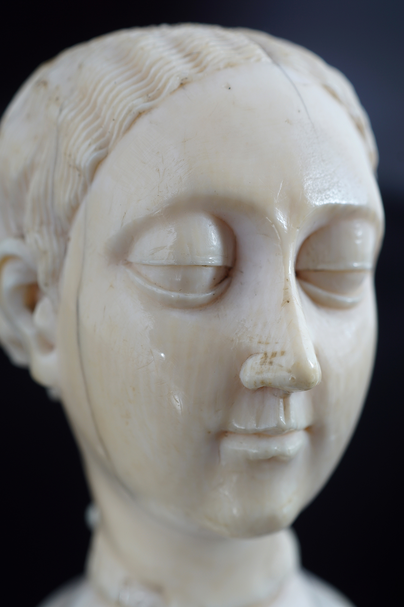 ROMAN PORTRAIT BUST OF A MATRIARCH - Image 7 of 8