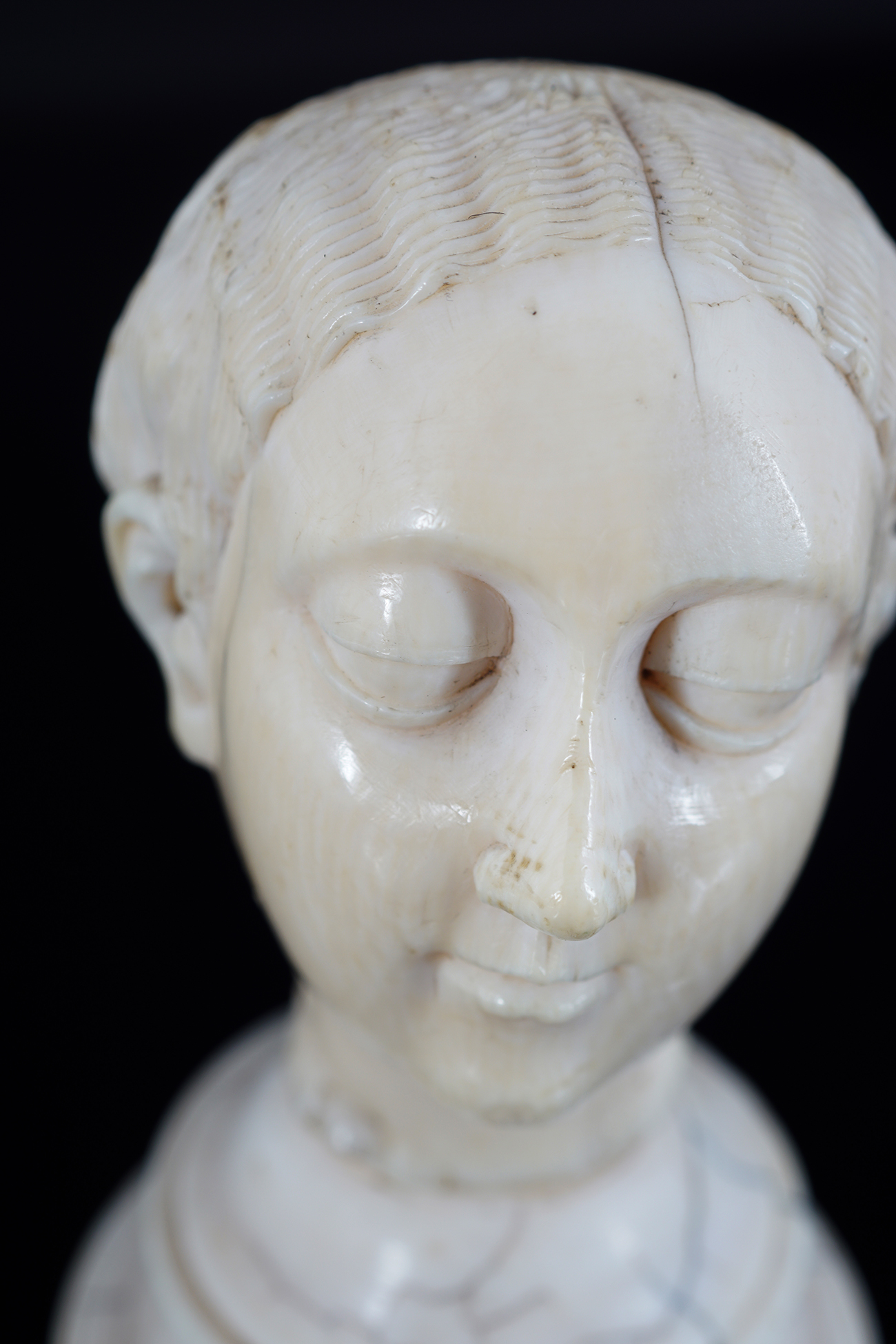 ROMAN PORTRAIT BUST OF A MATRIARCH - Image 6 of 8