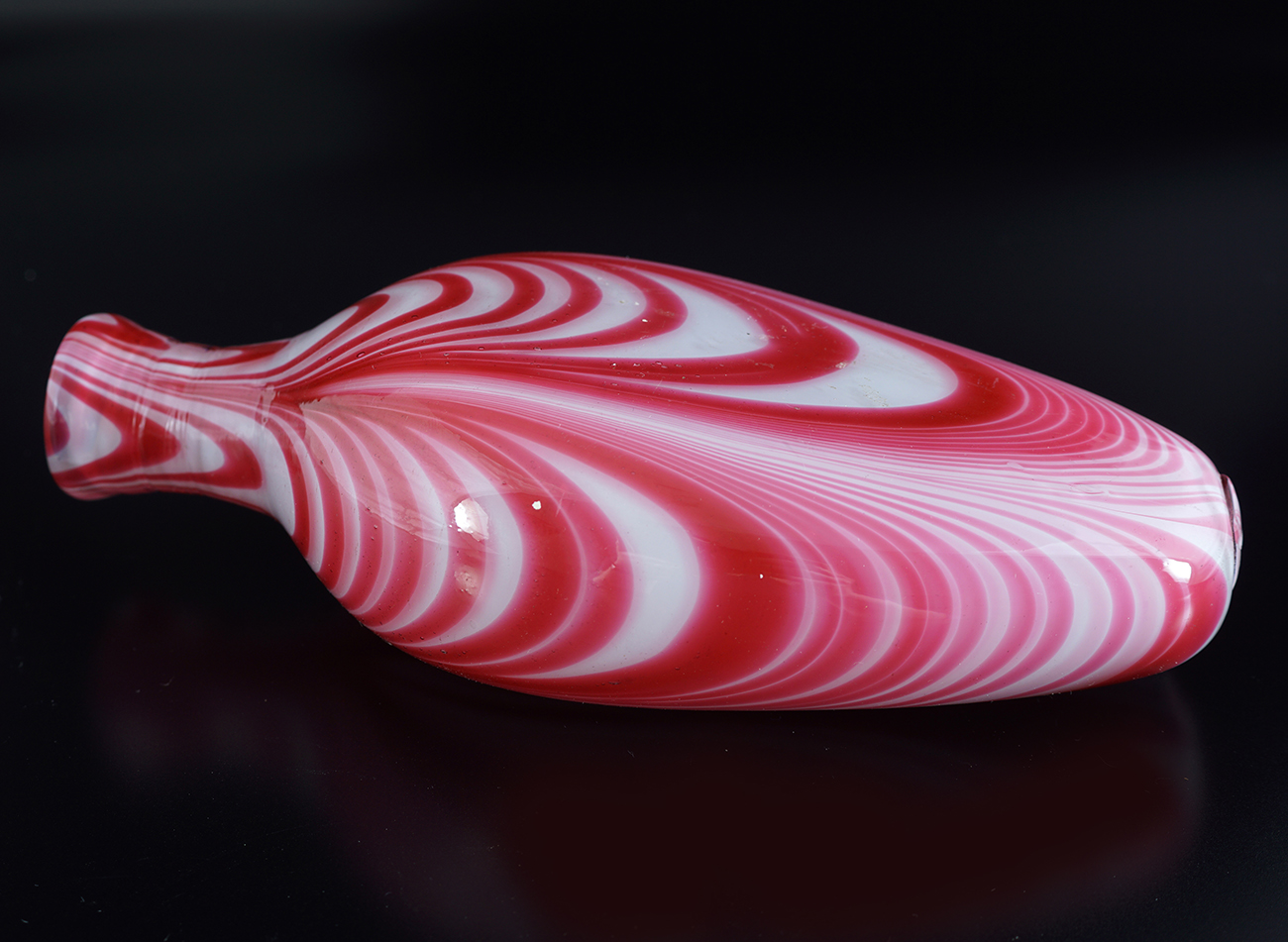 HAND-BLOWN ZEBRA GLASS BOTTLE - Image 2 of 4