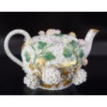 19TH-CENTURY PORCELAIN TEA POT