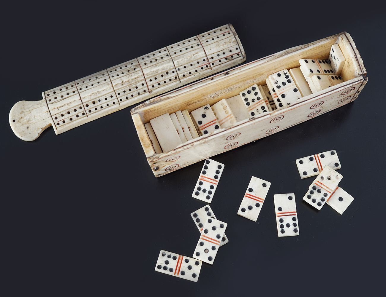 NAPOLEONIC PRISONER-OF-WAR DOMINO BOX