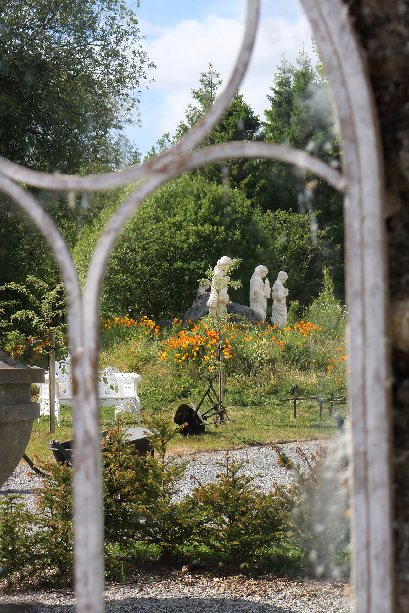 PAIR OF METAL FRAMED GOTHIC ARCHES - Image 4 of 5