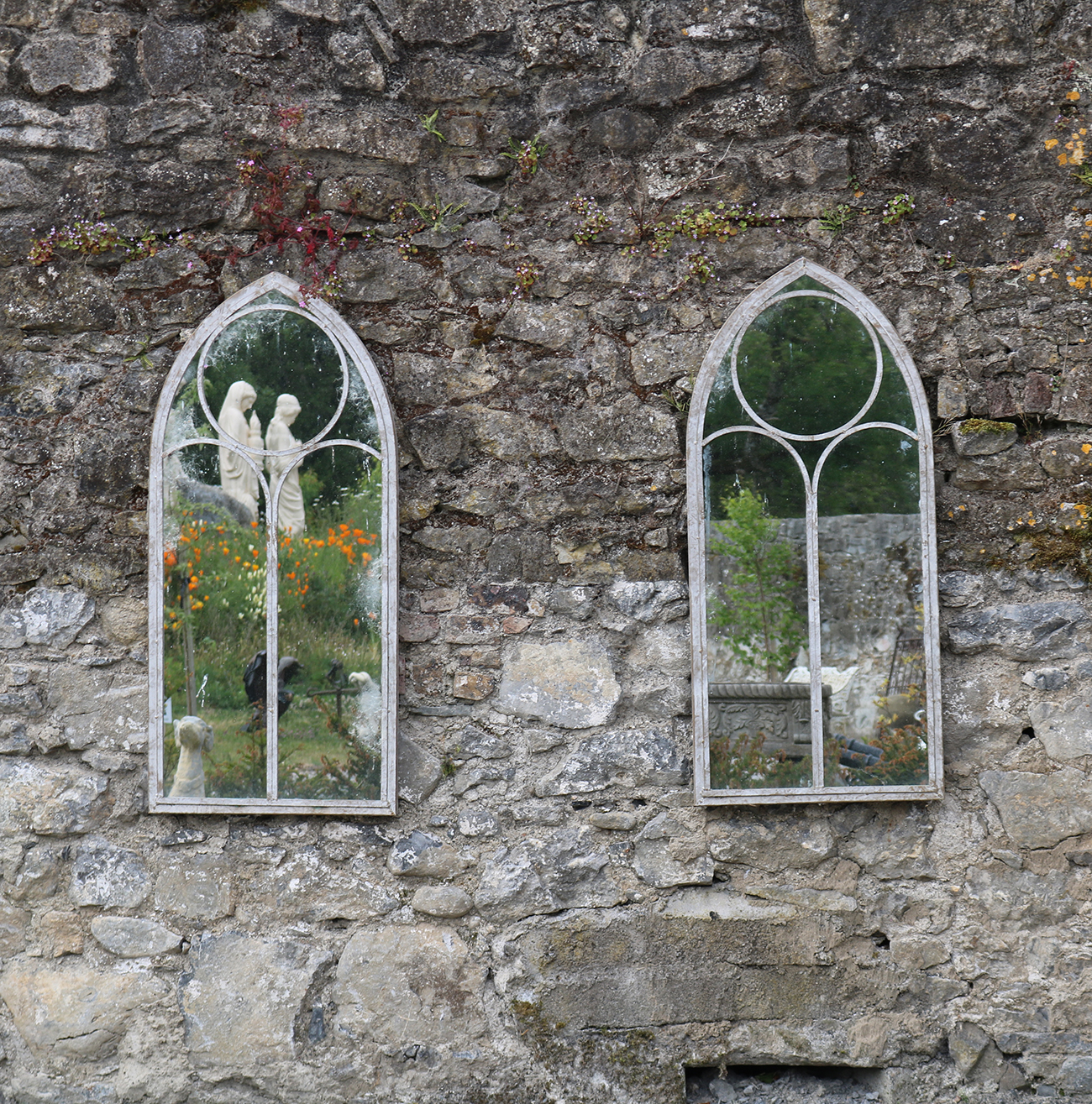 PAIR OF METAL FRAMED GOTHIC ARCHES