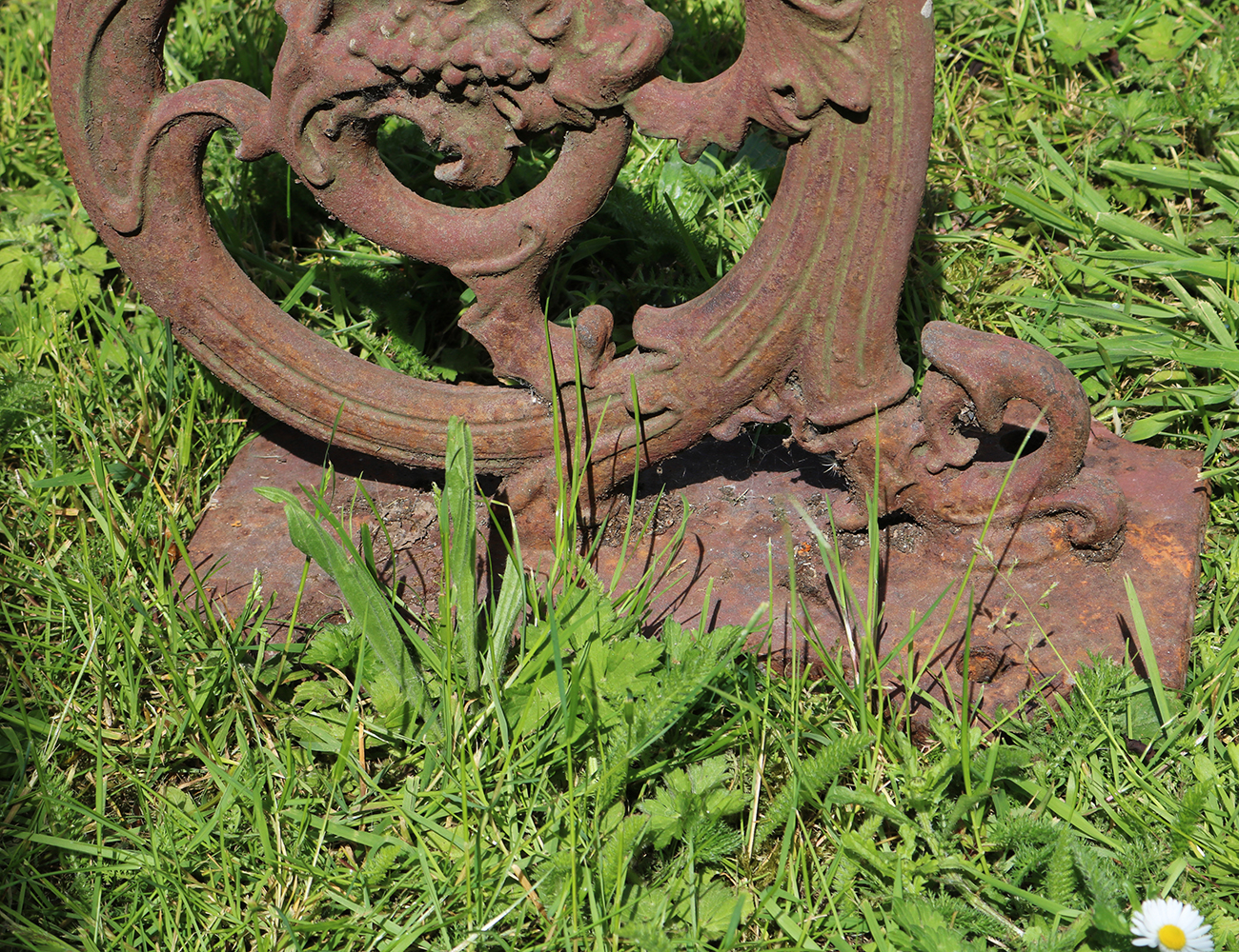 19TH-CENTURY CAST IRON LAMP BRACKET - Image 5 of 5