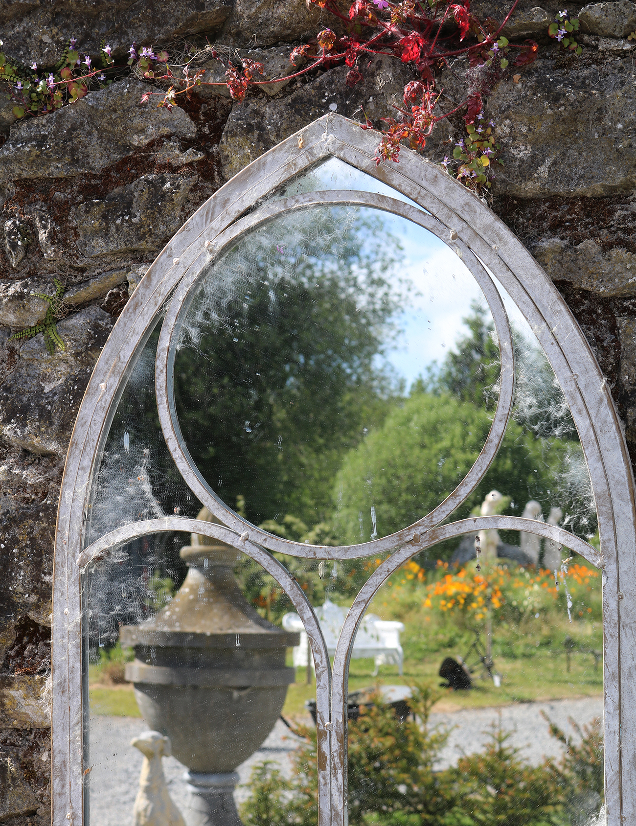 PAIR OF METAL FRAMED GOTHIC ARCHES - Image 3 of 5