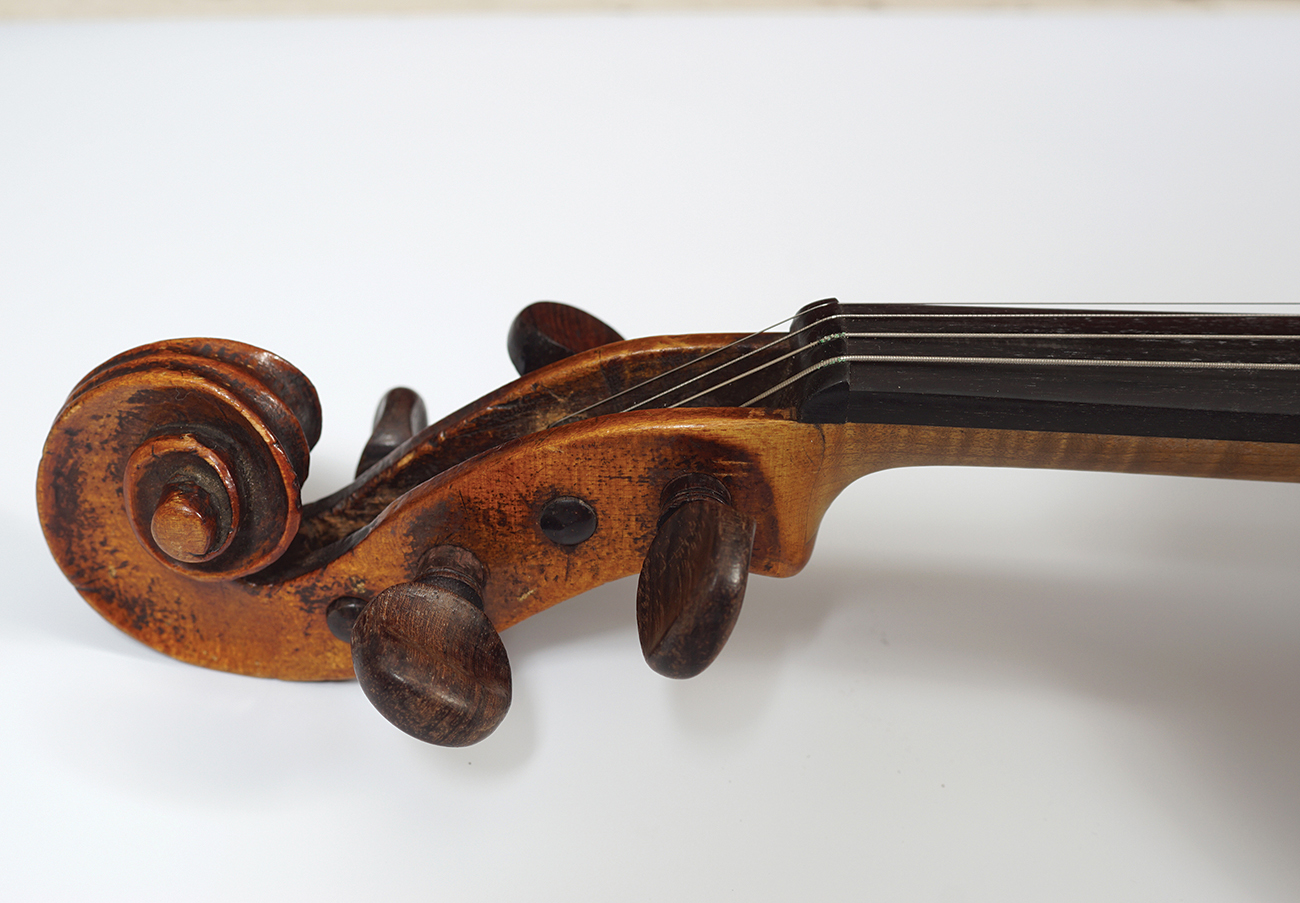 18TH-CENTURY VIOLIN AND CASE - Image 4 of 7